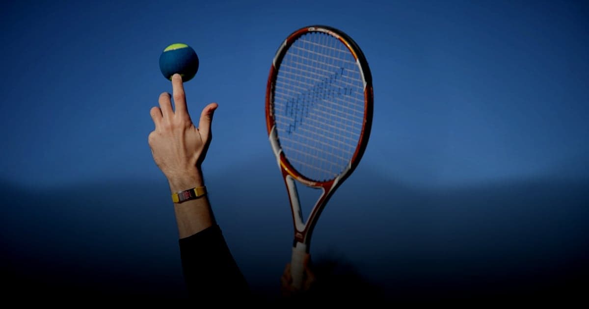 cover article - Faire tourner son modèles d'IA au meilleur prix : Cloud Serverless ou Local - person holding red and white tennis racket