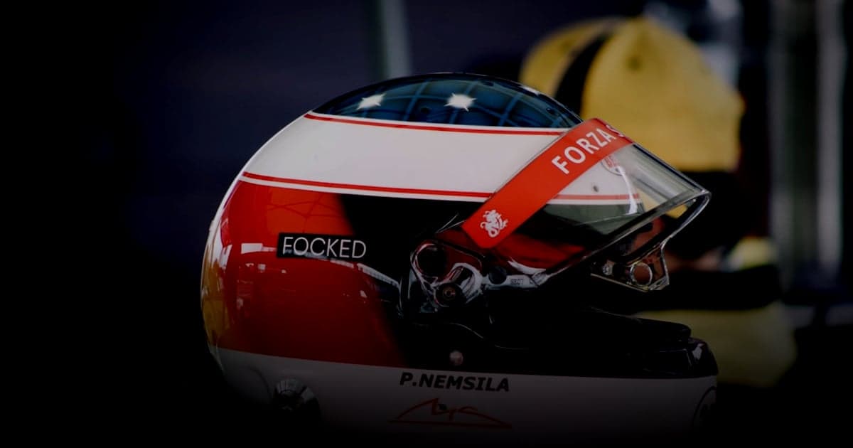 cover article - optimiser checkout augmenter conversion - a helmet with a red, white, and blue stripe on it
