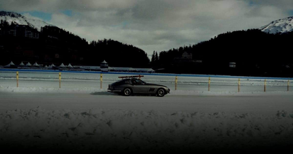 cover article - meilleur générateur d'image ia - a car parked on a snowy road in front of a mountain